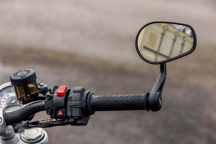 Triumph Speed Twin 1200 right handlebar grip and switchgear, with bar mounted mirrors