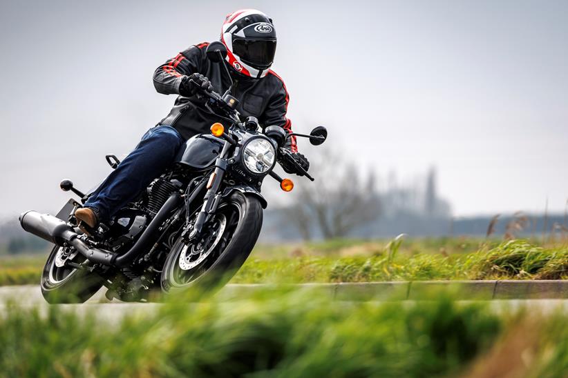 Royal Enfield Shotgun 650 leaning into a left hand bend