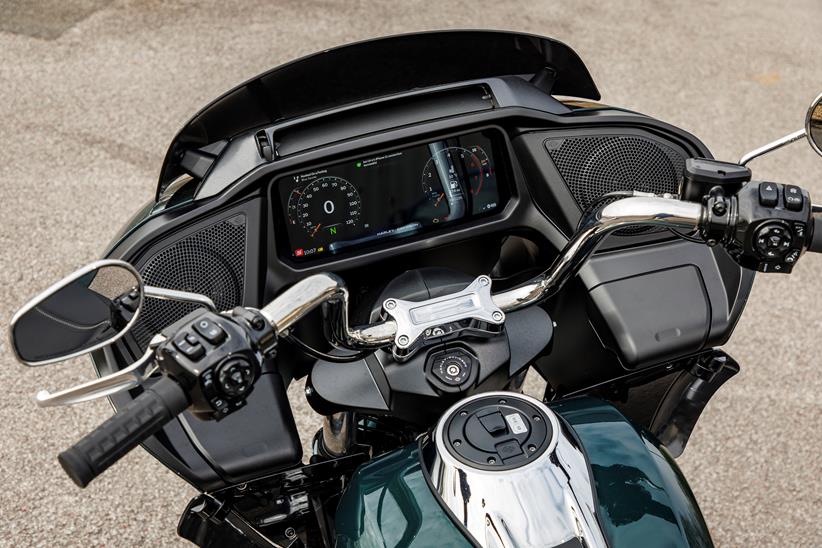 2024 Indian Challenger Dark Horse vs Harley-Davidson Road Glide - detailed shot of the Harley handlebar assembly