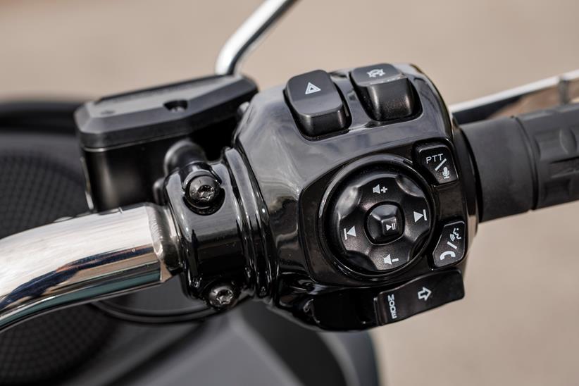 2024 Indian Challenger Dark Horse vs Harley-Davidson Road Glide - detailed shot of the Harley right hand switch gear