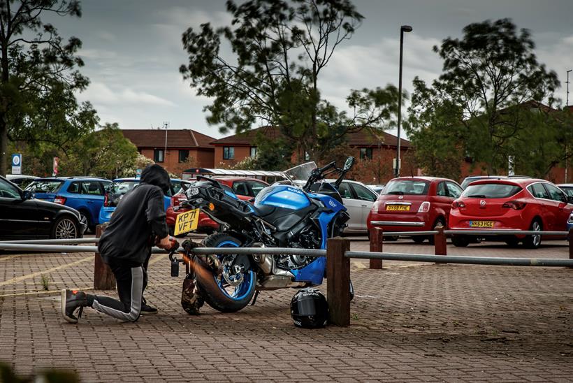 Bike thief grinds chain to steal Suzuki GSX-S1000GT