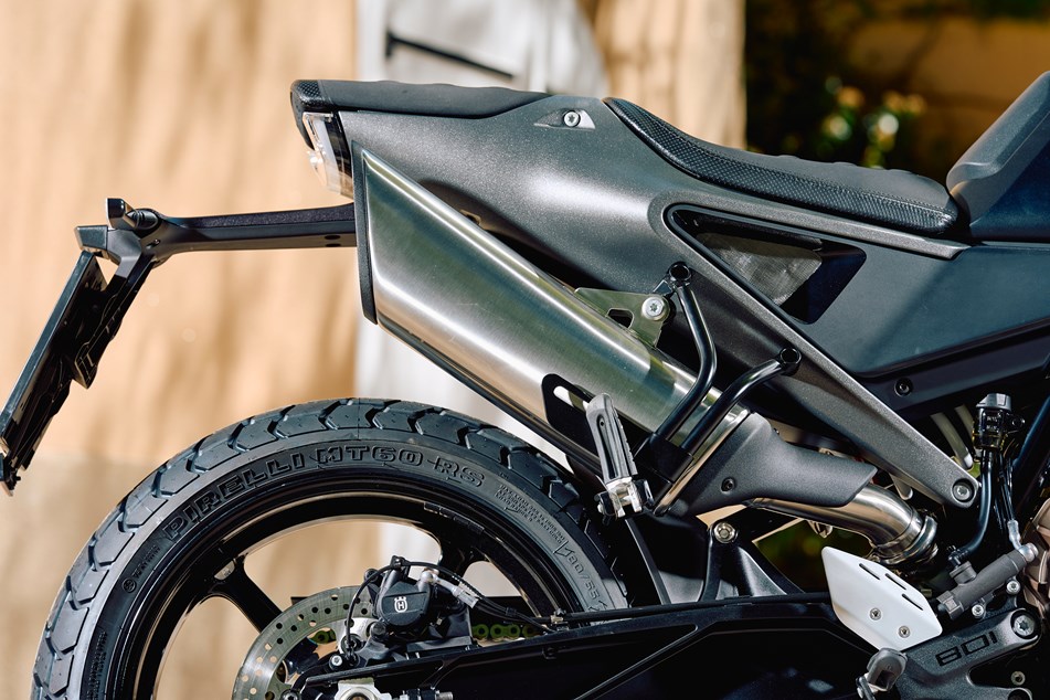 2024 Husqvarna Svartpilen 801 review Fast modern scrambler