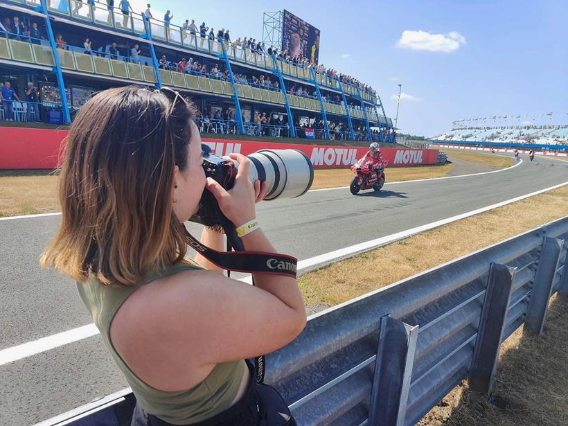 Dutch candidate Demi Dujuis photographing at Assen