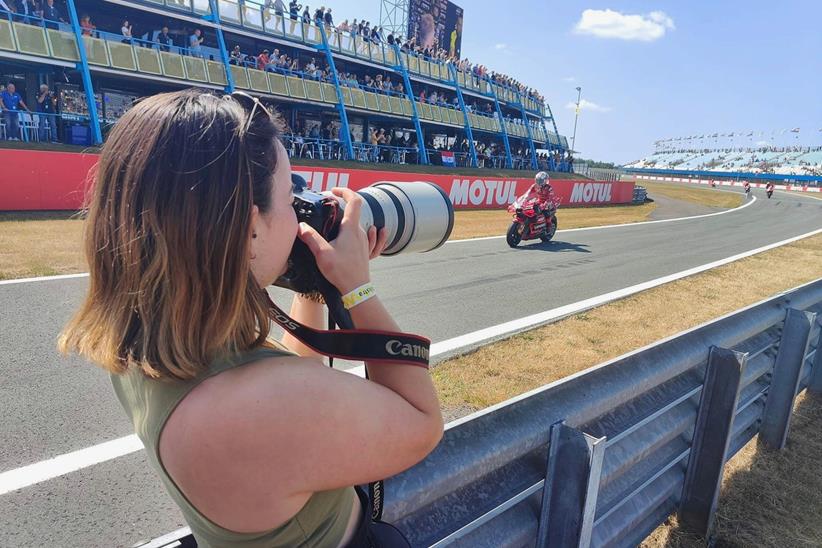 Dutch candidate Demi Dujuis photographing at Assen