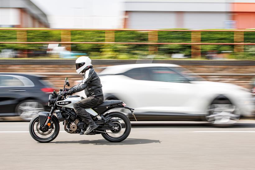 2024 Husqavarna Vitpilen 401 - riding past parked cars