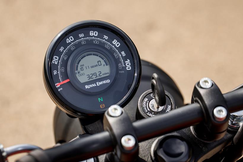 2024 Royal Enfield HNTR 350 - Clocks and handlebar