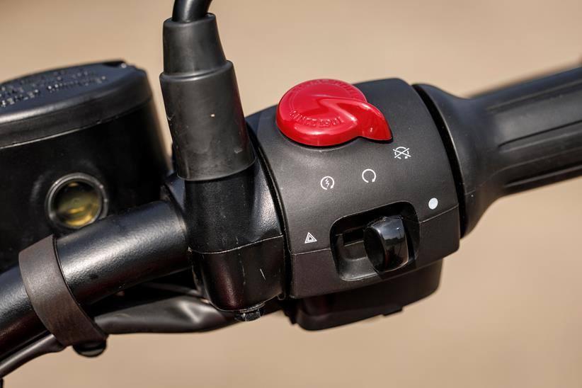 2024 Royal Enfield HNTR - right hand switch gear