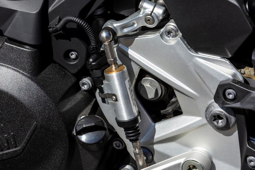 2024 BMW F900GSA - quick shifter