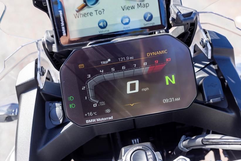 2024 BMW F900GSA - detailed shot of dash