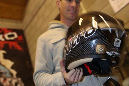 Neil Hodgson with the Nitro carbon helmet