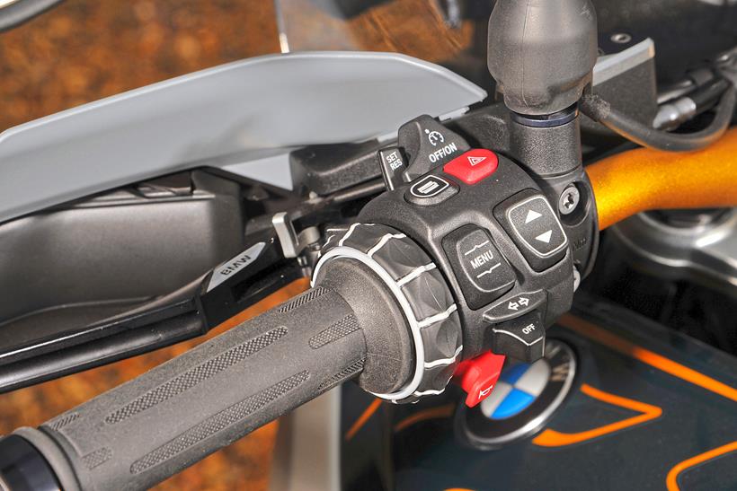 MCN fleet BMW R1300GS switchgear