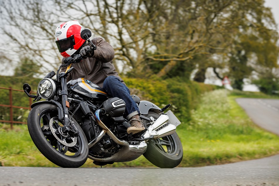 BMW R12 vs Harley-Davidson Nightster Special Comparison