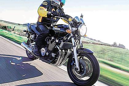 The XJR1300 headlight lacks power for night riding