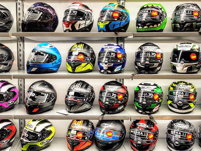 How should a motorbike helmet fit?