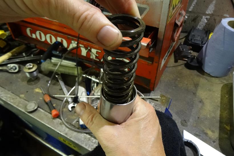 Reinserting motorcycle suspension springs