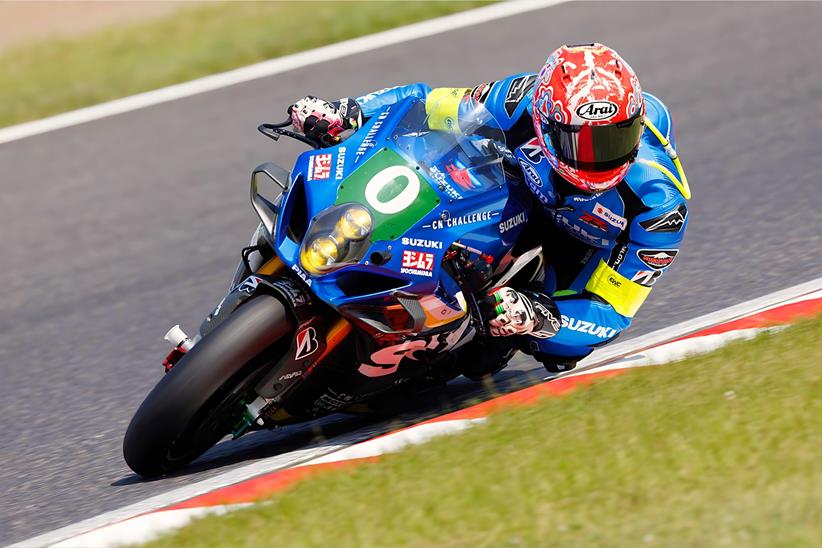 Rider cornering left during Suzuka Eight Hours