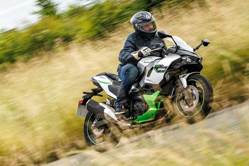 kawasaki Ninja 7 Hybrid right side action