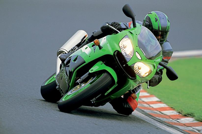 Kawasaki ZX-9R on track