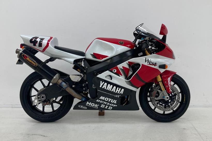 Side view of the Yamaha R7 (OW-02)