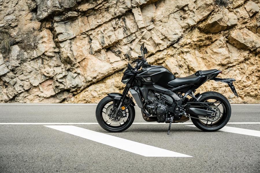 2024-on Yamaha MT-09 Y-AMT static shot in a canyon 