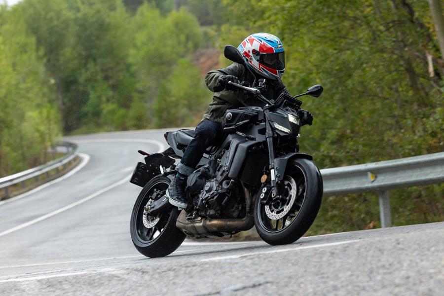 2024-on Yamaha MT-09 Y-AMT cornering on a country road