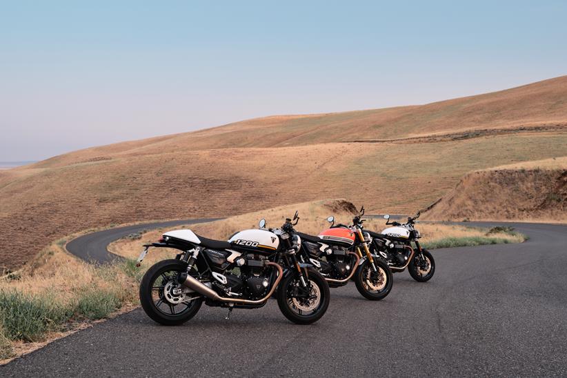 Triumph Speed Twin 1200 standard and RS models together