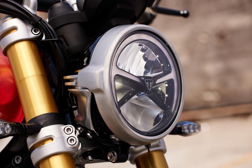 Triumph Speed Twin 1200 RS front headlight