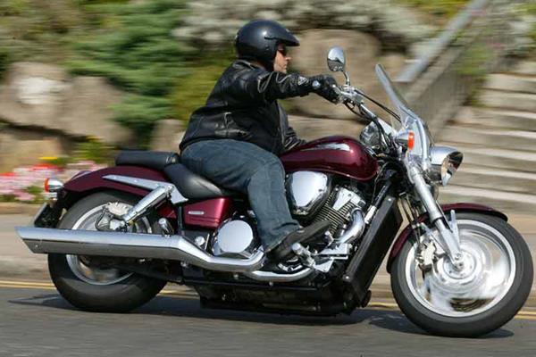 Honda VTX1800 motorcycle review - Riding