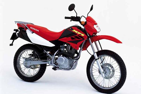 Honda XR125L motorcycle review - Side view