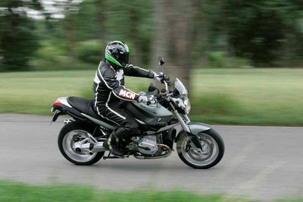 BMW R1200R motorcycle review - Riding