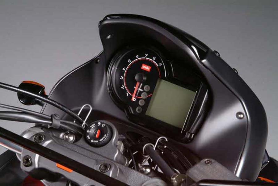 Aprilia Pegaso motorcycle review - Instruments