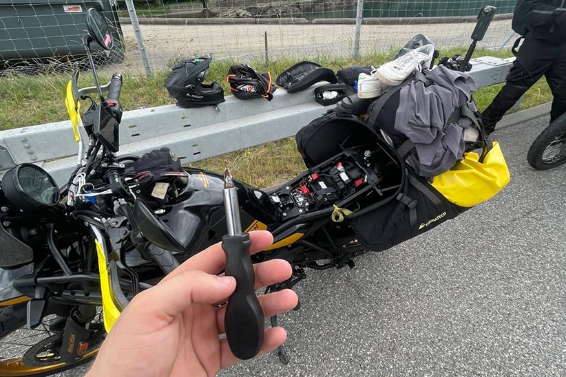 Royal Enfield Himalayan 450 battery disconnection