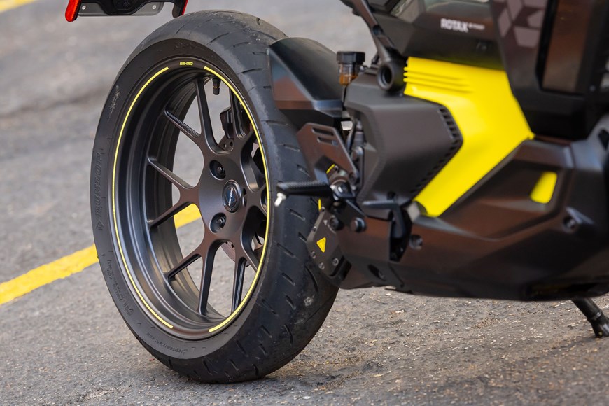 Pulse Am Rims 2025-on Can-Am Pulse Review | A fun sophisticated e-commuter