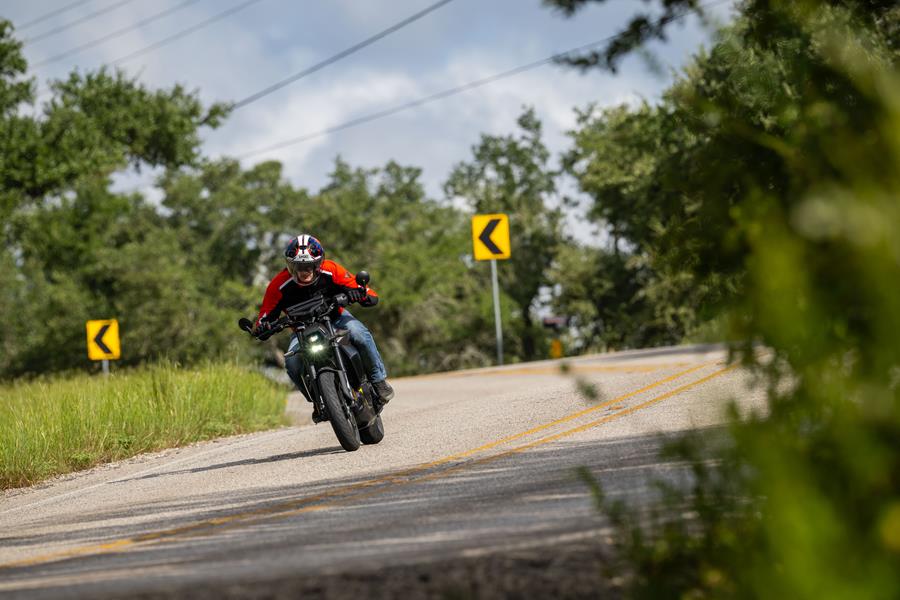 2025-on Can-Am Pulse riding into a corner