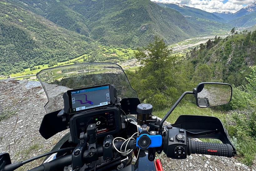 Garmin Zumo XT2 picks a route through the Alps