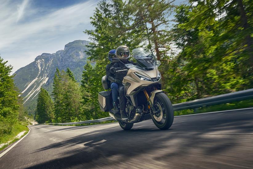 2025 Honda NT1100 tourer front end view