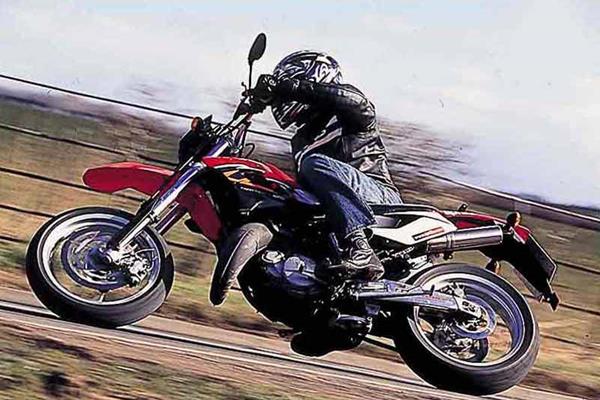 Aprilia MX125 motorcycle review - Riding