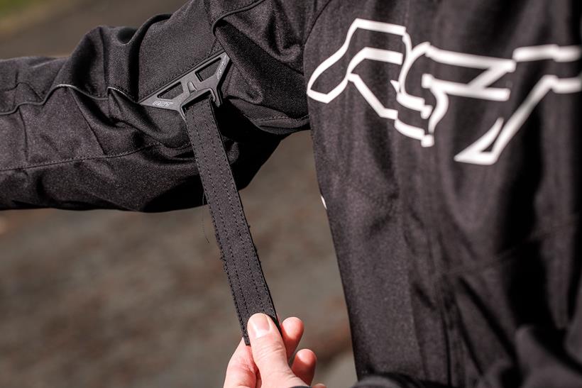 RST_TracTech Evo 5 jacket arm adjustment strap