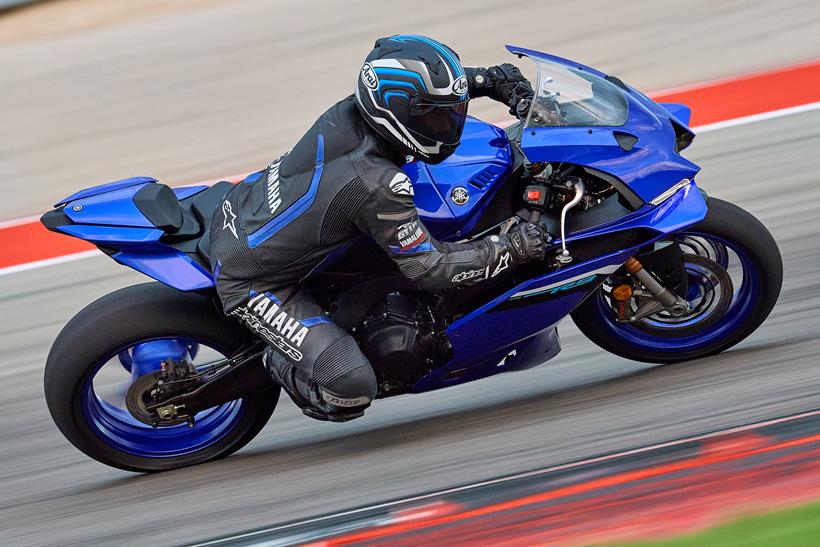 Yamaha R9 track action