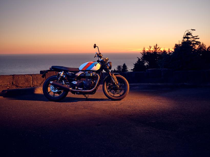 2025 Triumph Speed Twin 900 parked at dusk