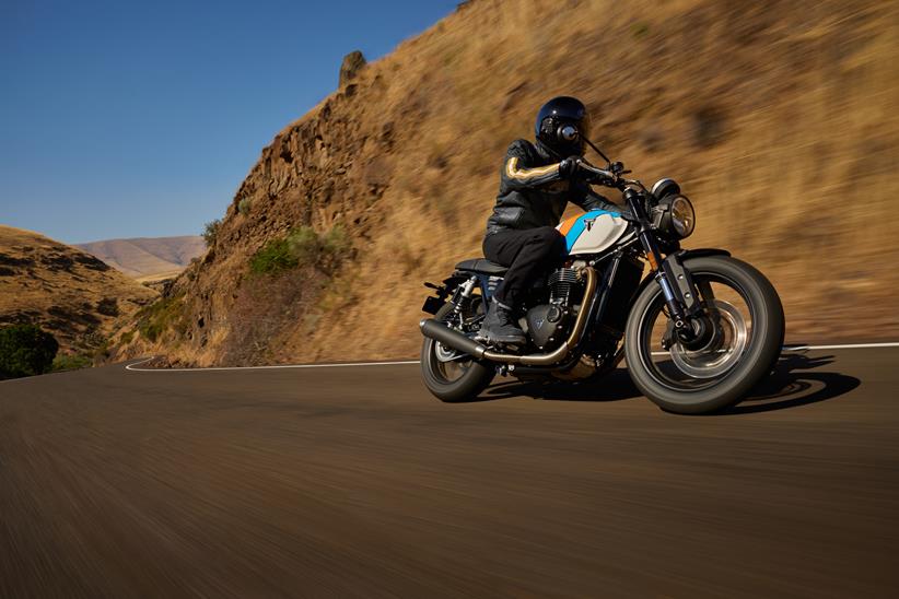 2025 Triumph Speed Twin 900 riding