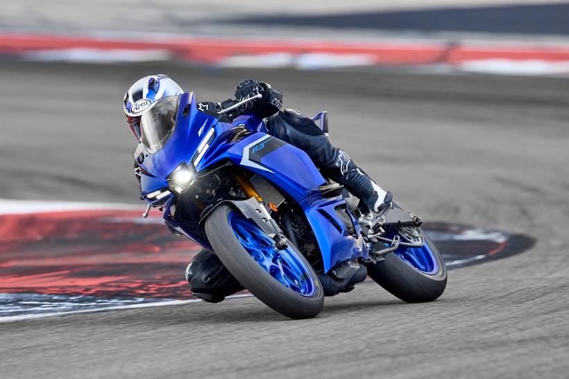 Yamaha R3 cornering on track