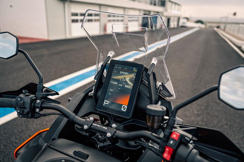 KTM 1390 Super Adventure S Evo TFT dash