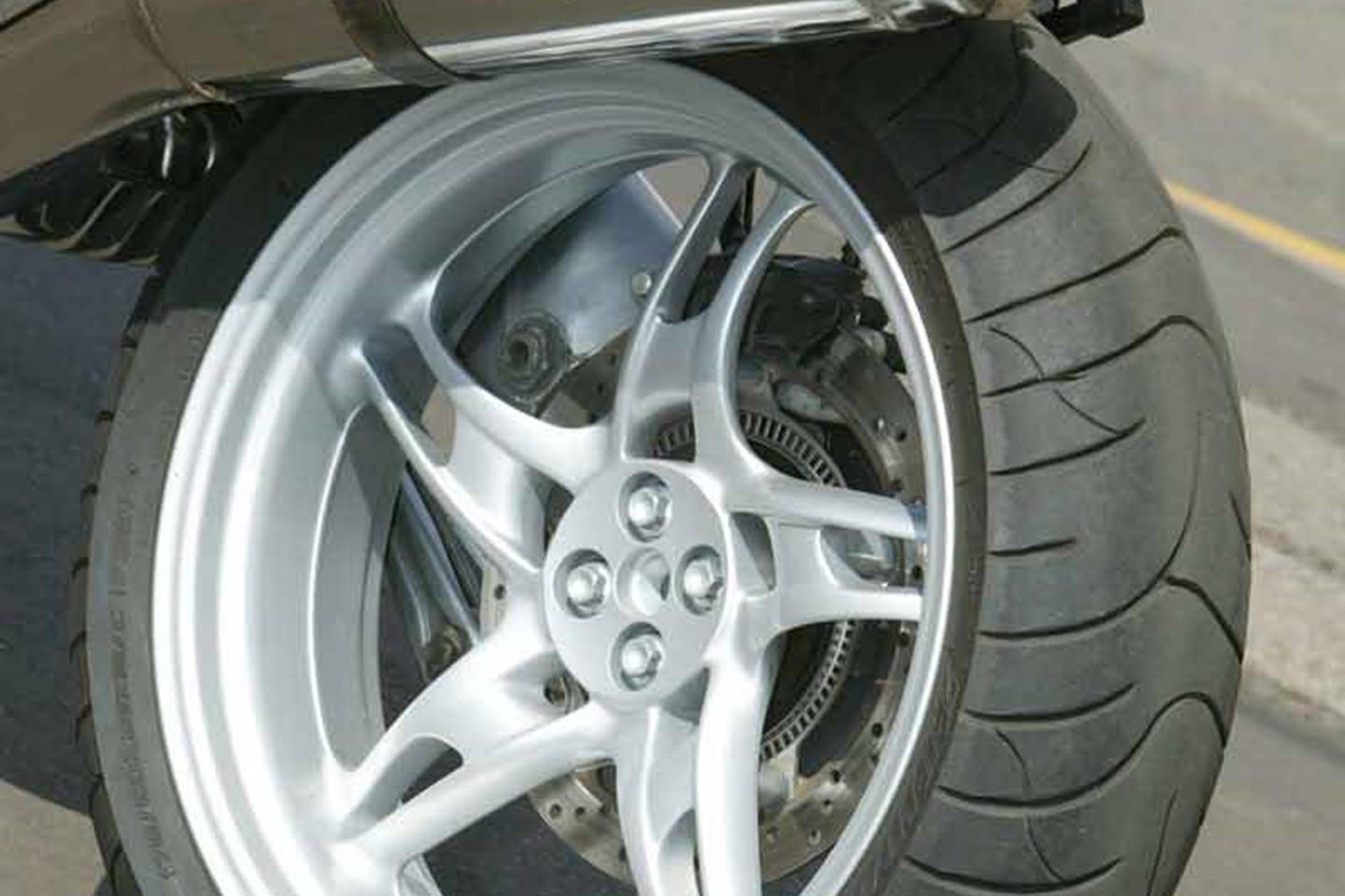 BMW R1100GS (1994-1999) Review | Speed, Specs & Prices