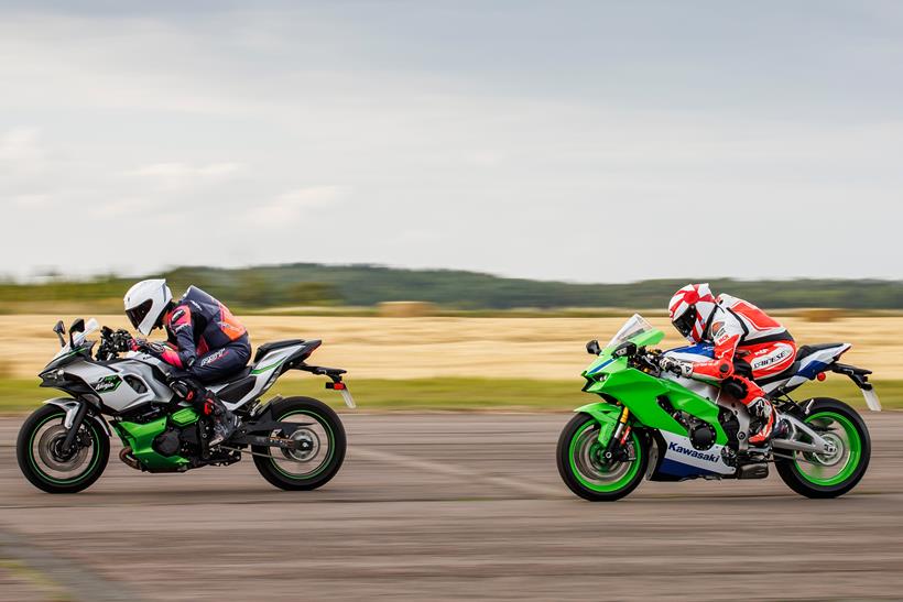 Kawasaki Ninja 7 Hybrid vs ZX-10R launch test