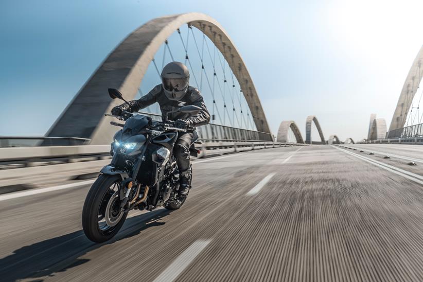 2025 Kawasaki Z900 riding over a bridge