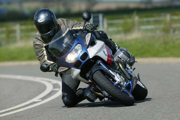 BMW R1100S motorcycle review - Riding