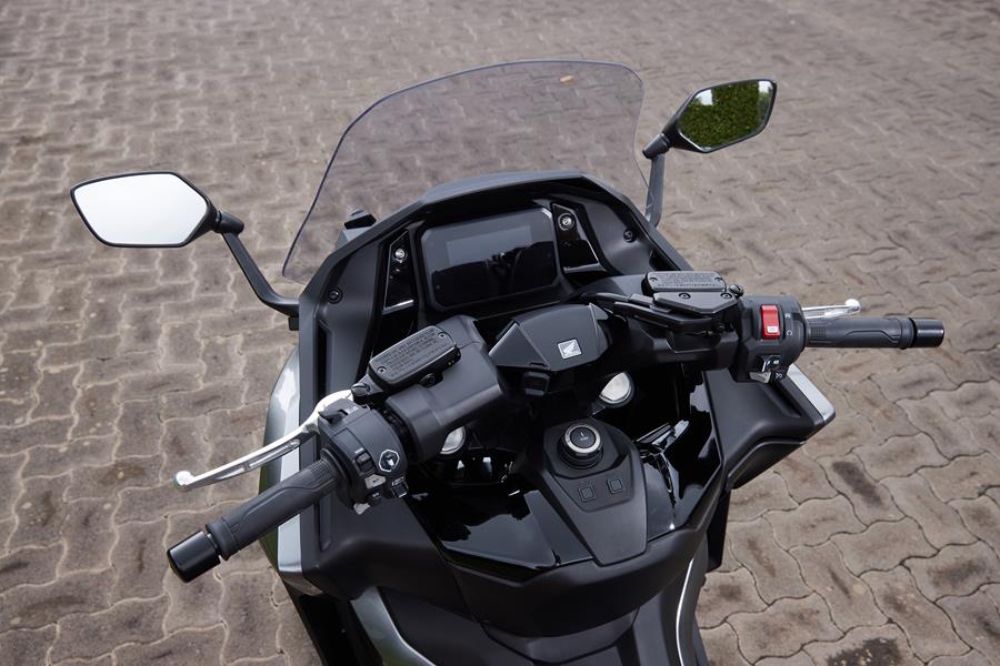 Honda Forza 750 rider's view of cockpit