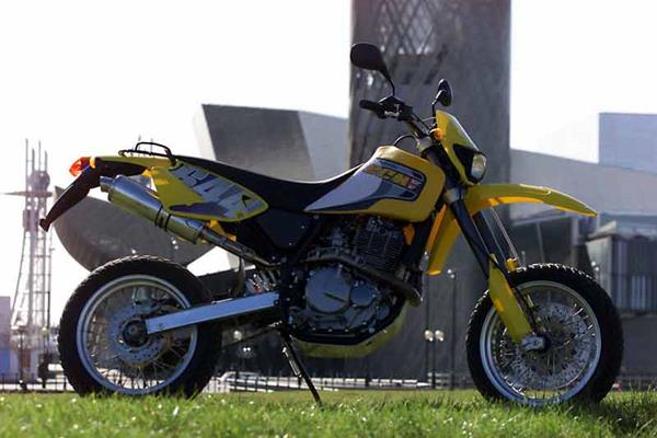 CCM 644E Trail motorcycle review - Side view