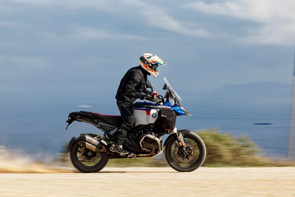 2024-on BME R1300GS Adventure on a dusty track